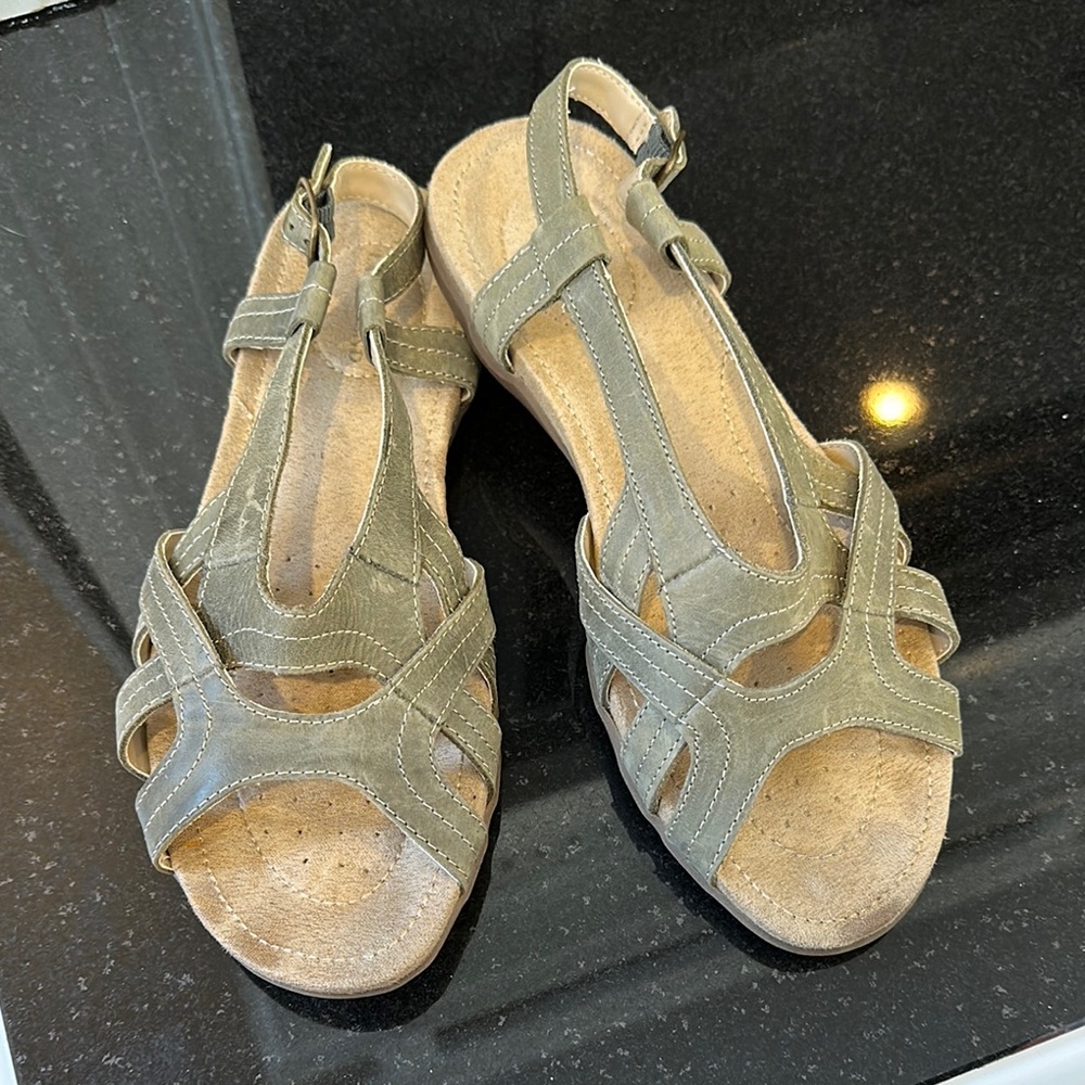 Land’s End Women's Sandals in Olive Green